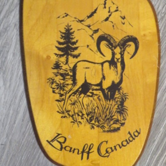 Vintage BANFF Bighorn Sheep Wooden Plaque (K236) - Picture 1 of 4